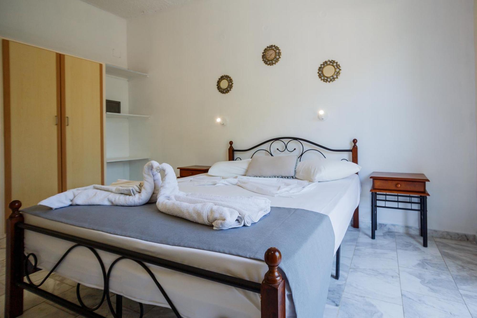 Kyprianos Aparthotel 3*