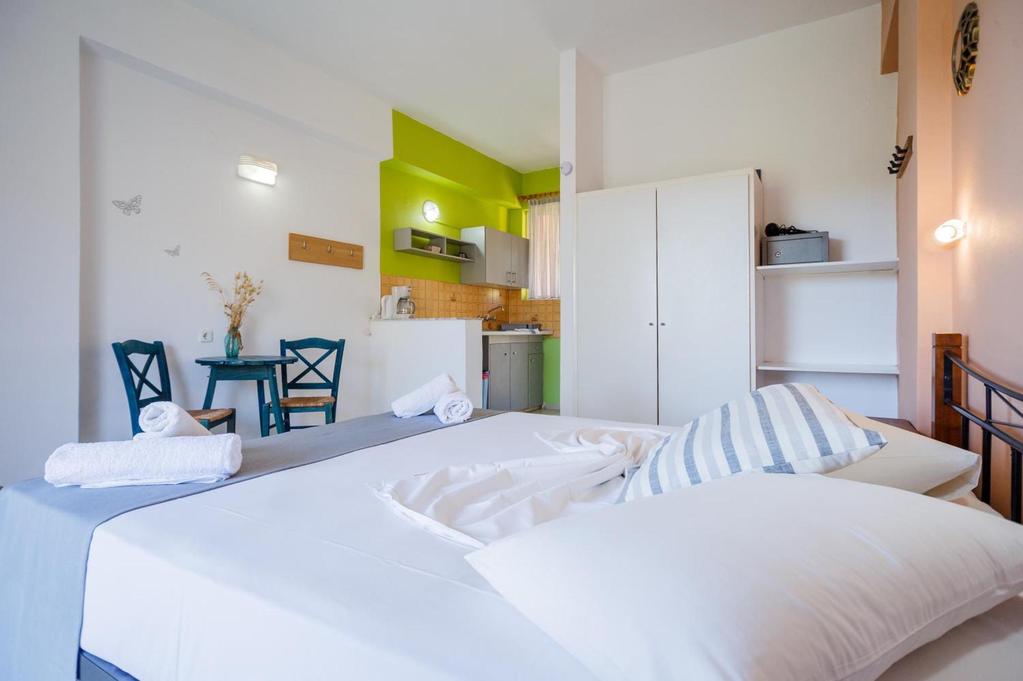 Kyprianos Aparthotel 3*
