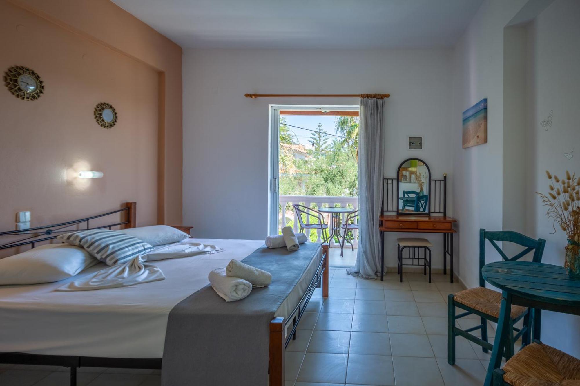 Aparthotel Kyprianos