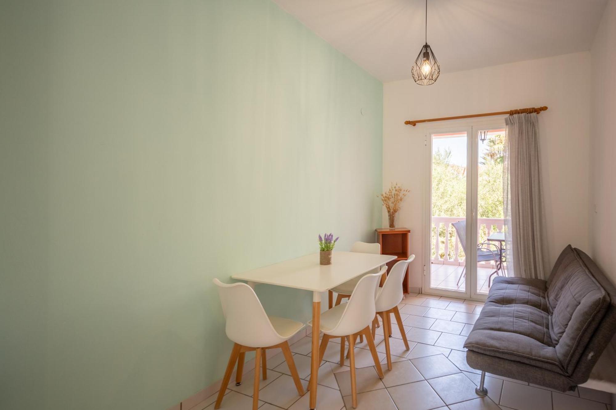 Kyprianos Aparthotel 3*