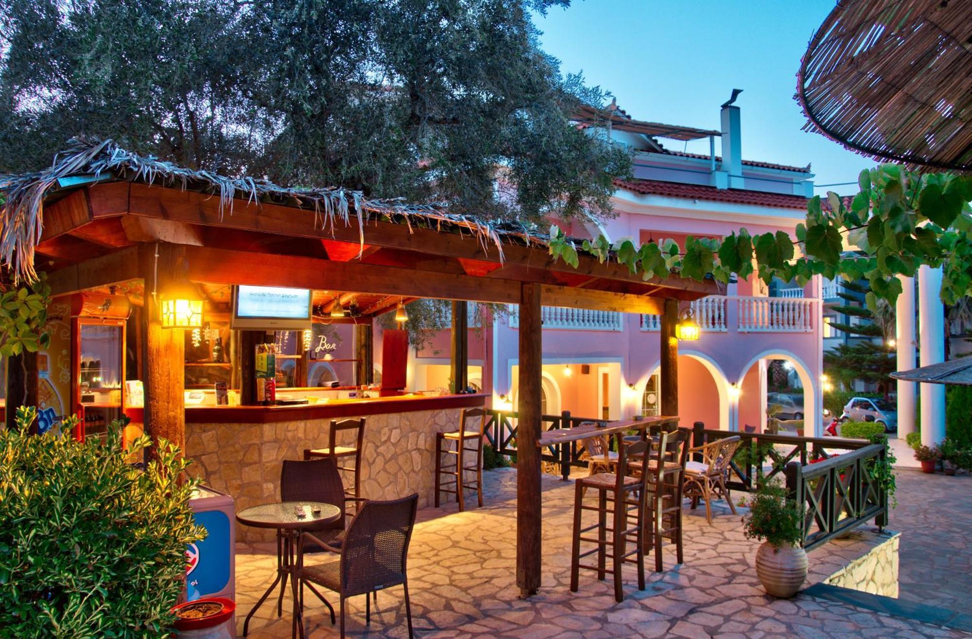 Aparthotel Kyprianos