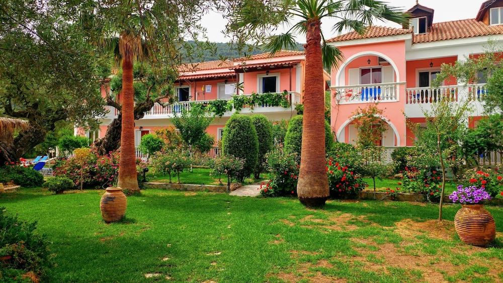 Aparthotel Kyprianos